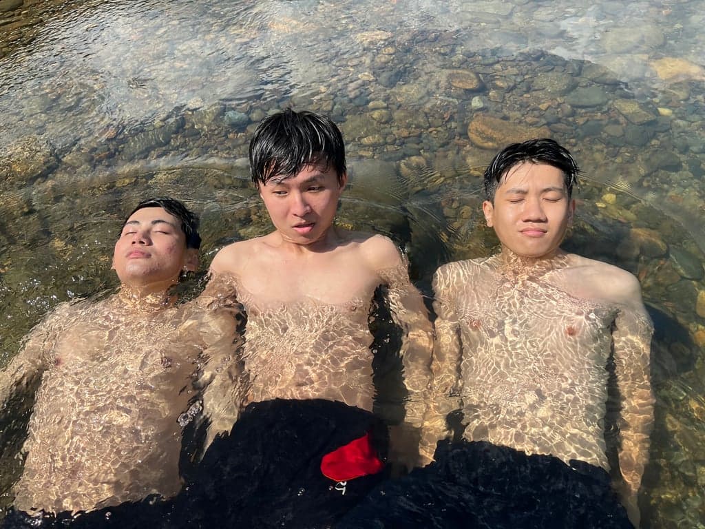 Cánh gà nướng ở bên suối La Ngâu và câu chuyện văn hoá camping